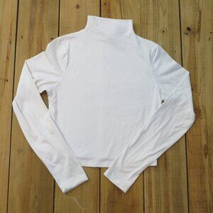 EUC Yogalicious Athleisure Zenly Evelyn Funnel Neck Long Sleeve Crop Top